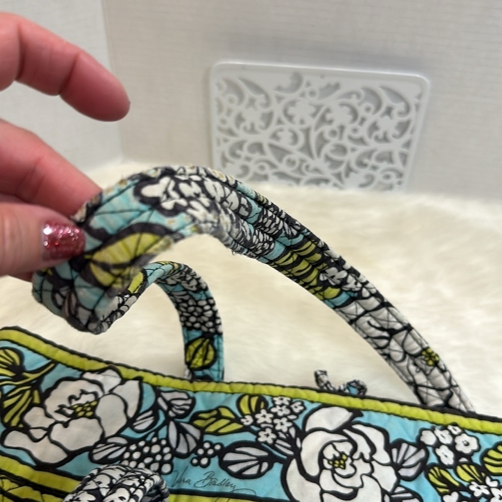 Vera Bradley Island Blooms Iconic Vera Tote and shoulder bag 2 pcs EUC - Picture 8 of 15